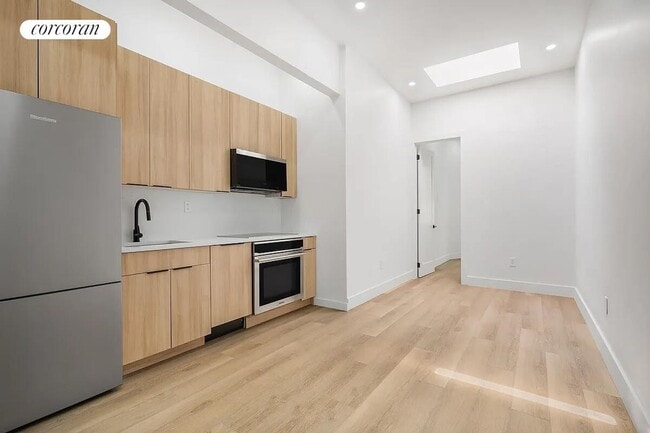 Building Photo - 266 Stagg St