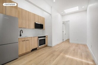 Building Photo - 266 Stagg St