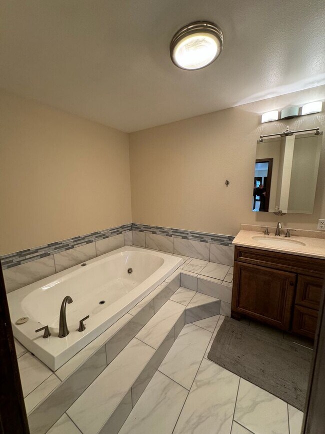Building Photo - 2521 Autumn Cir