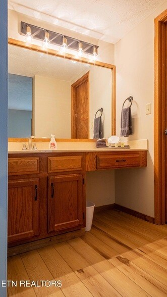 Building Photo - 3933 Dollys Dr