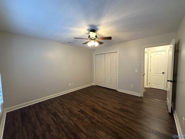 Building Photo - 722 Hobbs Rd SE