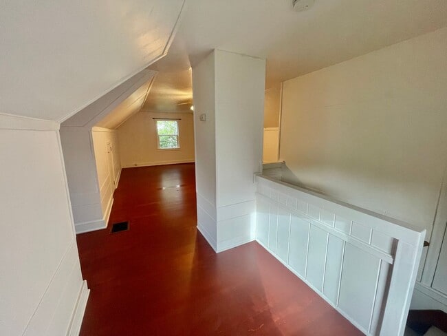 Building Photo - Upgraded 3bd/2bath Laurelhurst Home w/ Pri...