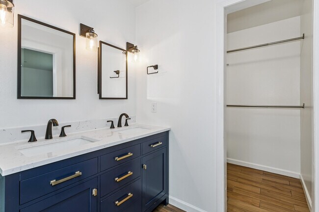 Building Photo - 470 Brian Cir