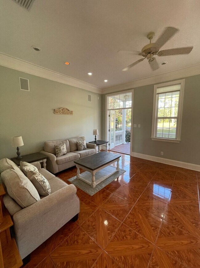 Building Photo - Avialable now!! 2 Bedroom, 2 Bath Cottage ...