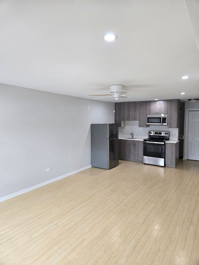 Building Photo - 1917 W 103rd St