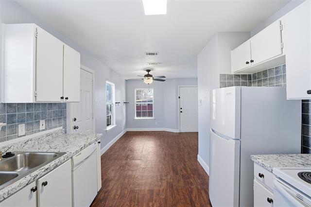 Building Photo - 209 E Lone Star St