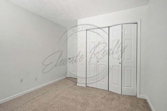 Building Photo - Three Bedroom Brick Home in Hendersonville!