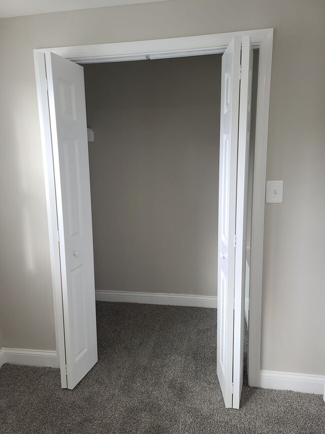 Building Photo - Newly Renovated Townhome Coming Soon!