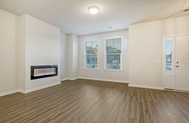 Building Photo - Gorgeous Town Home in Six Oaks