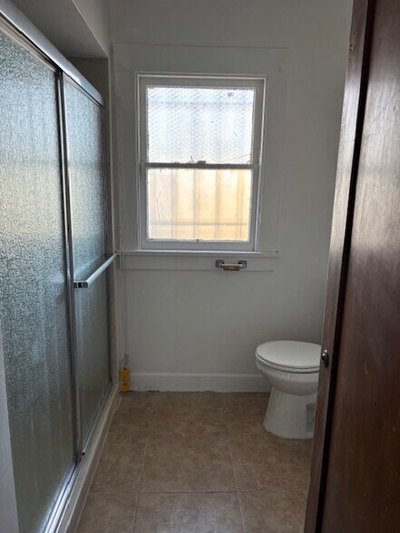 bathroom - 344 40th St