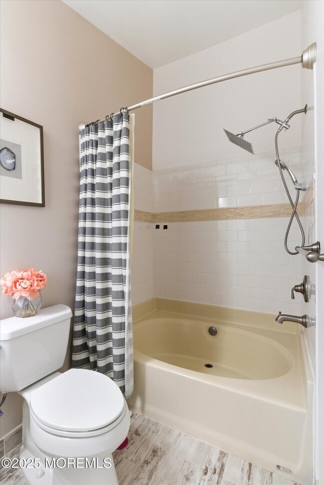 Building Photo - 19 Horseshoe Ct