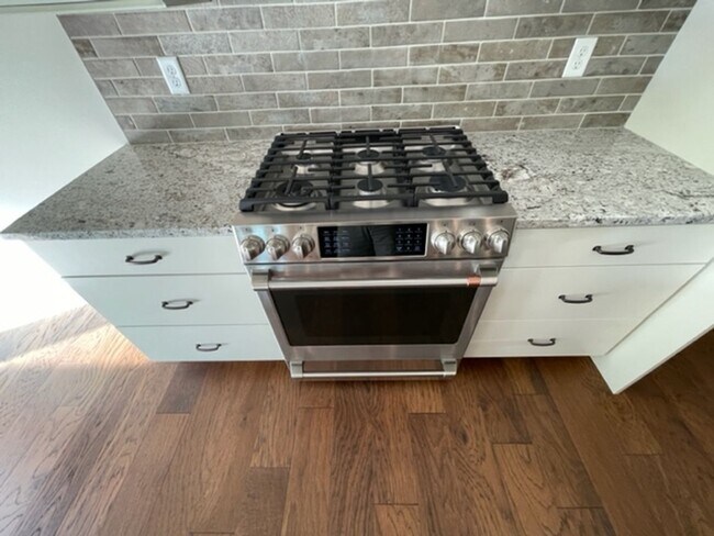 Building Photo - Vonore 37885 - 4 bedroom, 3 bath in Tellico Village - Contact Ed Johnson 865-924-5045