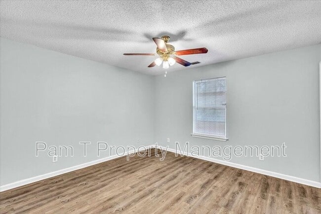 Building Photo - 215 Laurelwood Dr