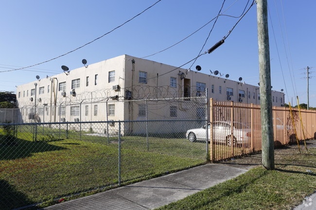 Building Photo - Tapia Brothers I