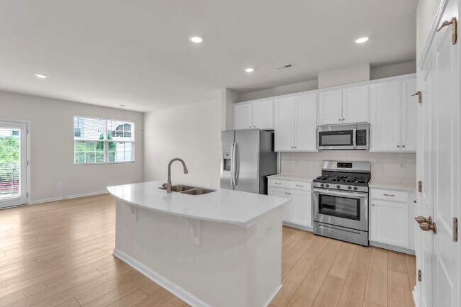Building Photo - Stylish 3BR/2.5BA Craftsman Townhome with Modern Finishes in Pendleton! $1,700/mo rent