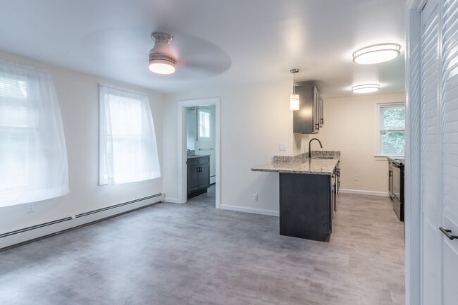 Building Photo - 179 Chestnut St