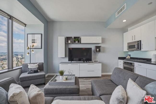 Building Photo - 1100 Wilshire Blvd