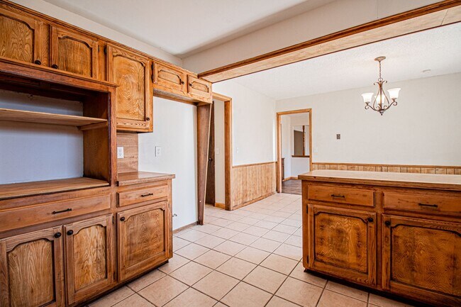 Building Photo - 3 Bed 1.5 Bath in Carl Albert School District