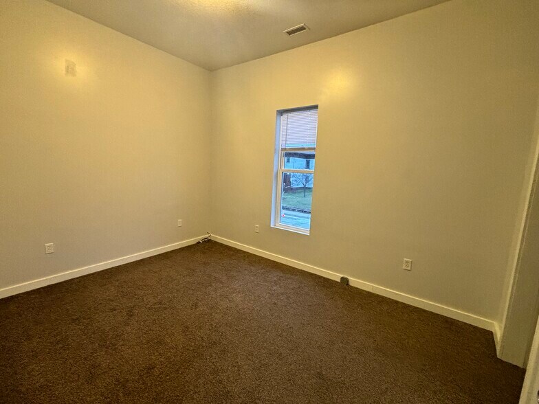 Building Photo - 209 S Chauncey St