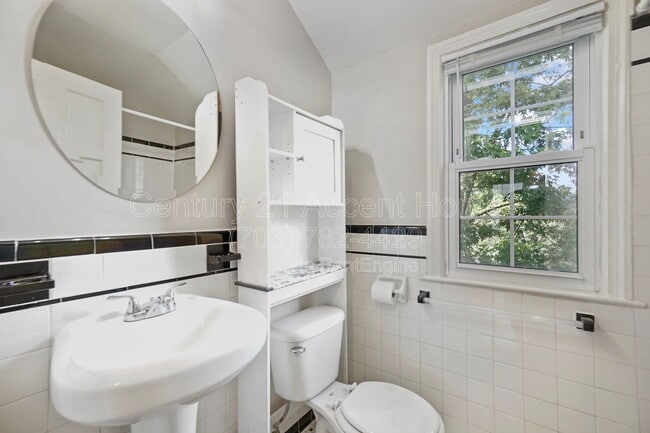 Building Photo - 2707 Jefferson Dr