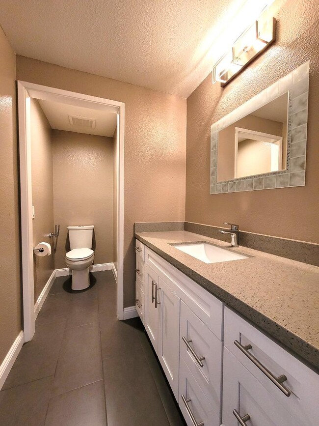 Building Photo - 572 Marlin Ct