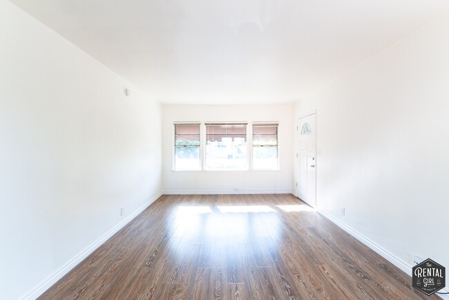 Building Photo - 1322 W Alameda Ave