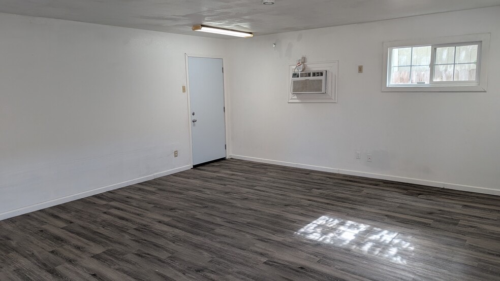 Building Photo - 7461 Rollingwood Blvd