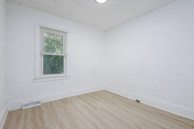 Building Photo - 5021 Anatole St