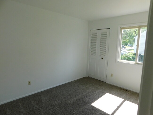 Building Photo - 163 Tealwood Rd