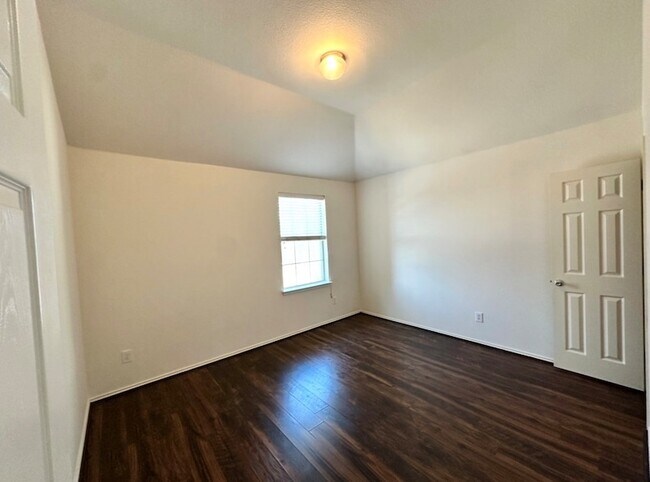 Building Photo - 224 Mulberry Dr