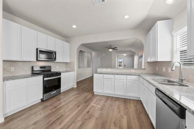 Building Photo - 14091 Chinook Dr