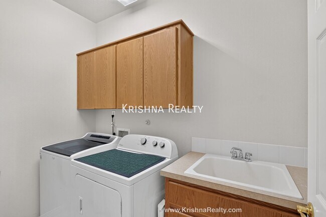 Building Photo - 14395 NW Lilium Dr