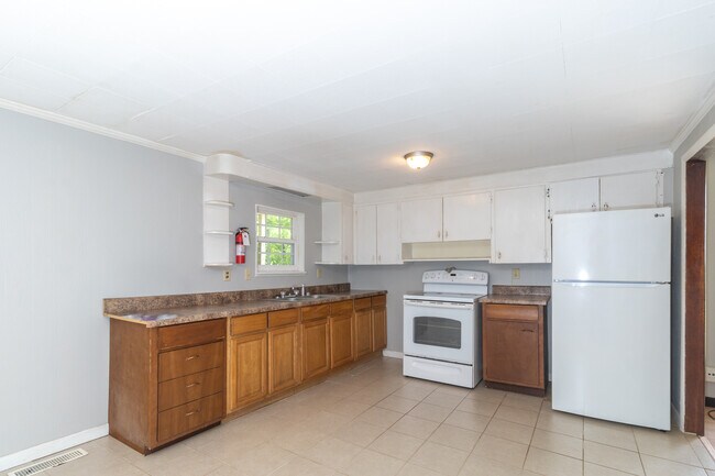 Building Photo - 513 Benton Cir