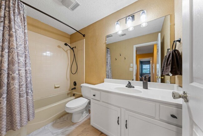 Building Photo - Charming 3-Bed Home with Fireplace & Garage in New Braunfels – 1,505 Sq Ft of Comfort