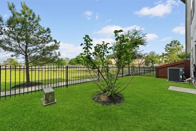 Building Photo - 9611 Knights Station Dr