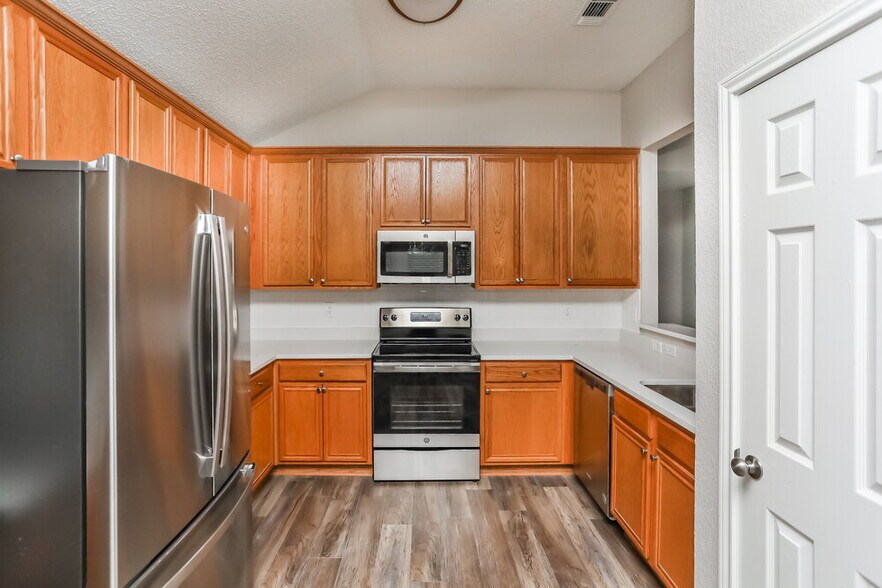 Building Photo - 1512 Fern Dr