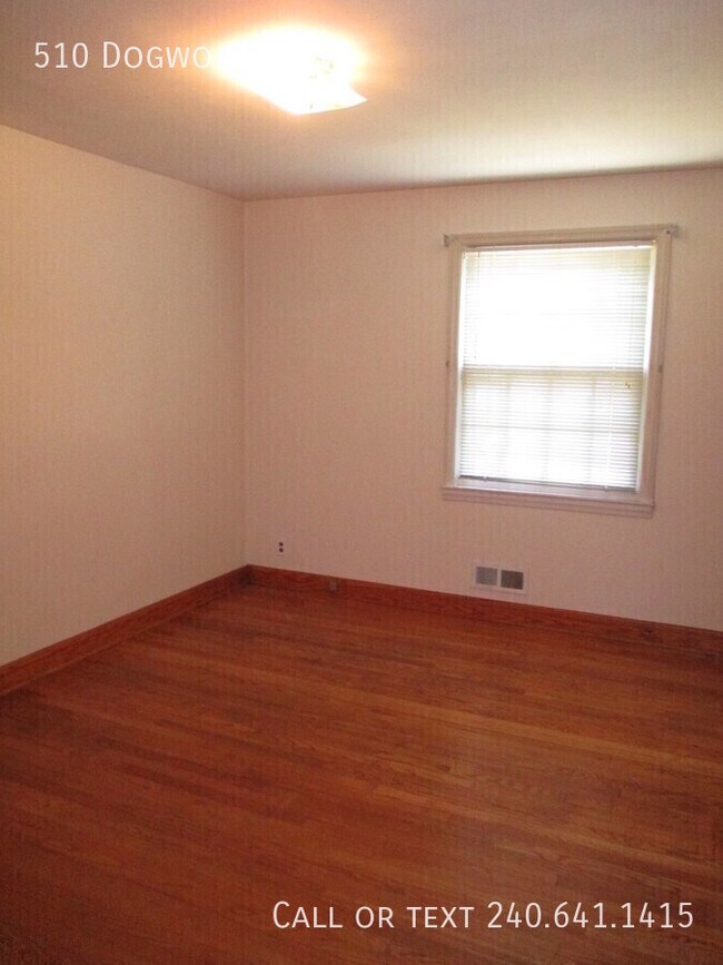 Building Photo - 510 Dogwood Dr