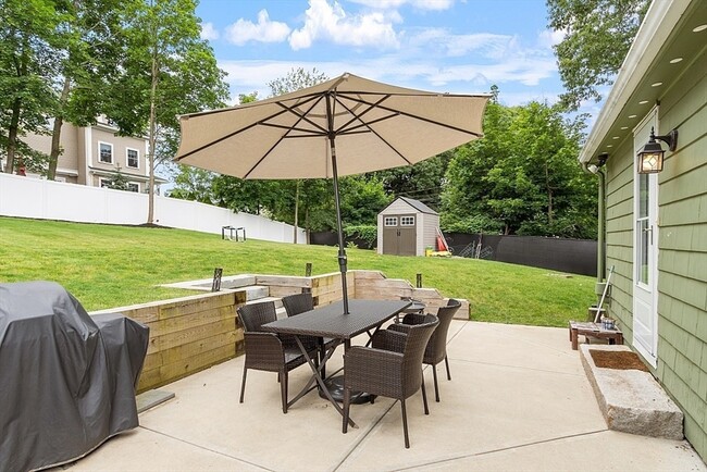 Building Photo - 193 St Mary St