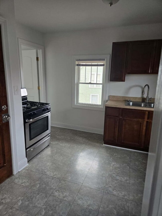 Building Photo - 417 N Main St