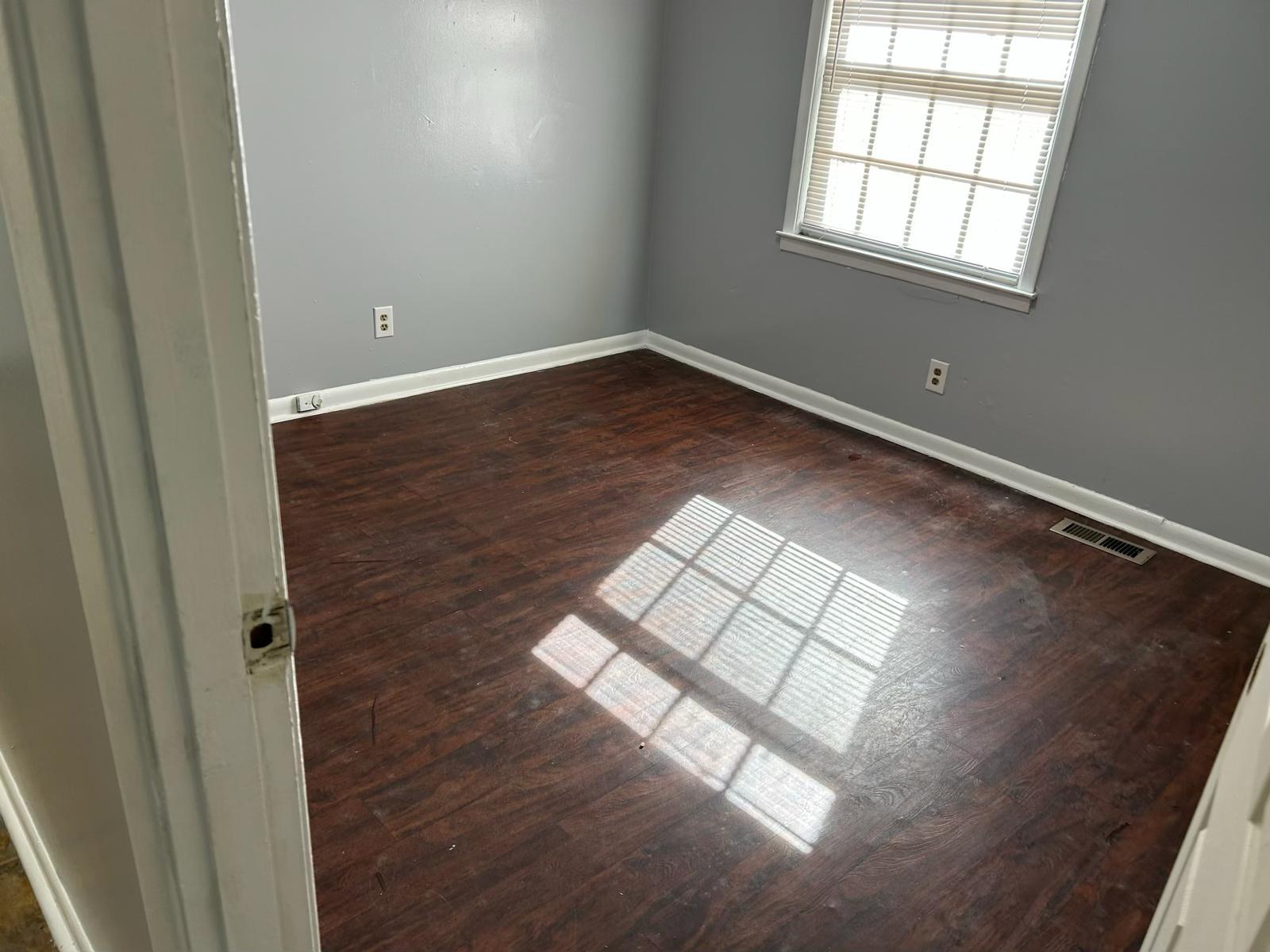 Building Photo - 2336 Lake Ave