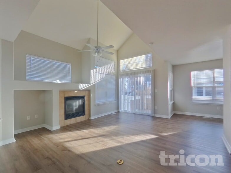 Building Photo - 13295 Holly St