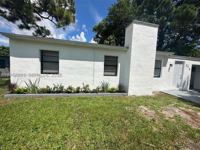 Building Photo - 215 SW 21st St
