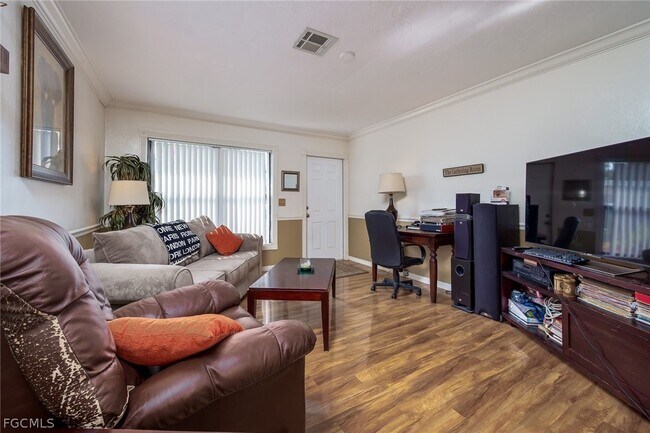 Building Photo - 9639 Eaton Gardens Ln