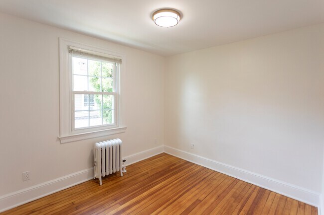 Building Photo - 444 St Davids Ave