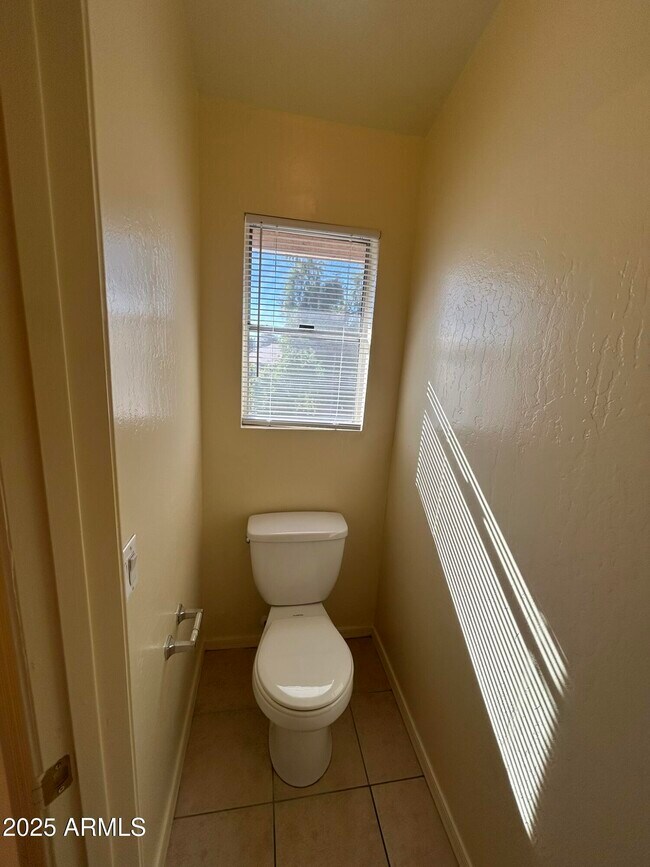 Building Photo - 1433 E Park Ave