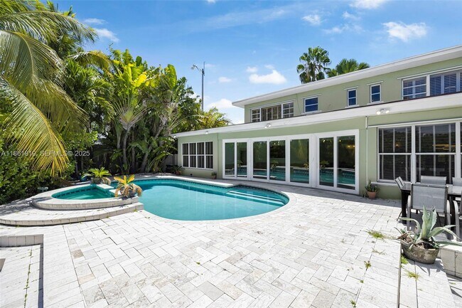 Building Photo - 3180 N Bay Rd