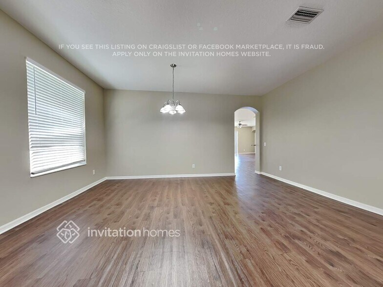 Building Photo - 10417 Meadow Spring Dr