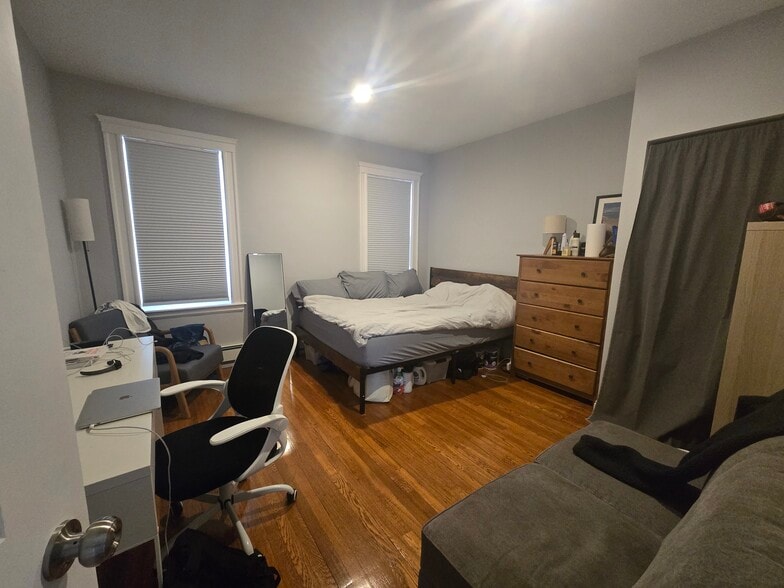 1st fl bedrm#3 - 81 Bow St