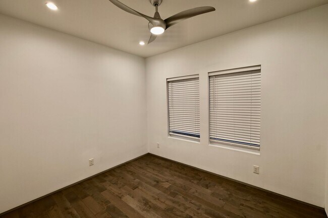 Building Photo - 902 Montana St