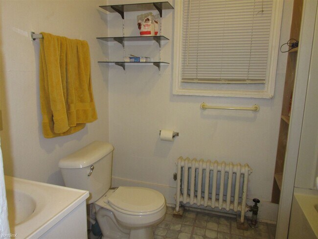 Building Photo - 512 Packard St